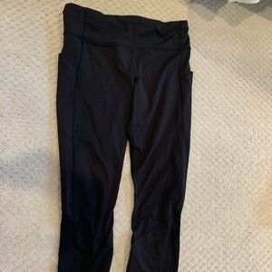 CROPPED LULULEMON LEGGINGS